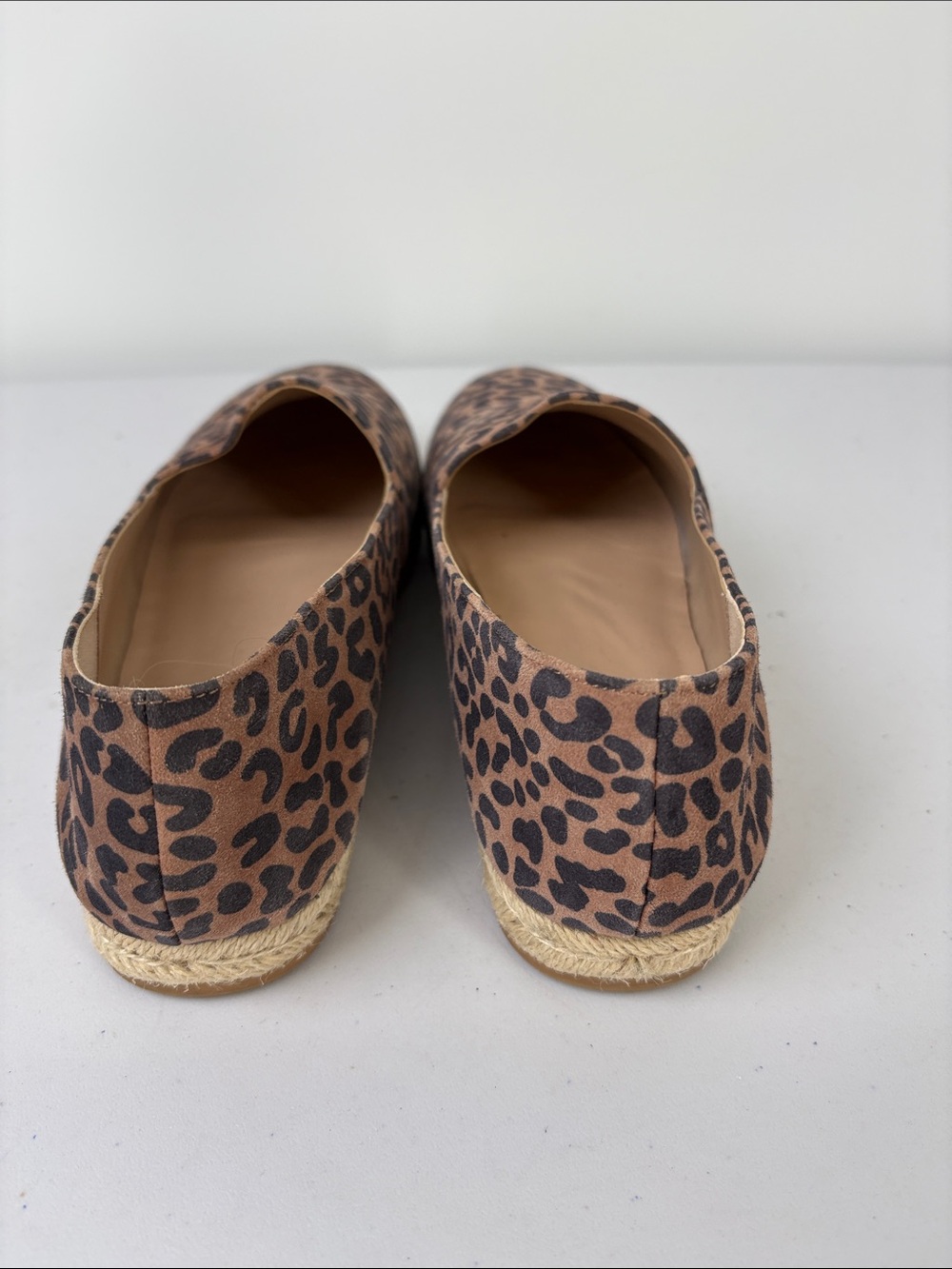 🕊️ Stuart Weitzman suede Leopard Print Espadrille Slip-Ons in Tan and Black - Picture 5 of 8